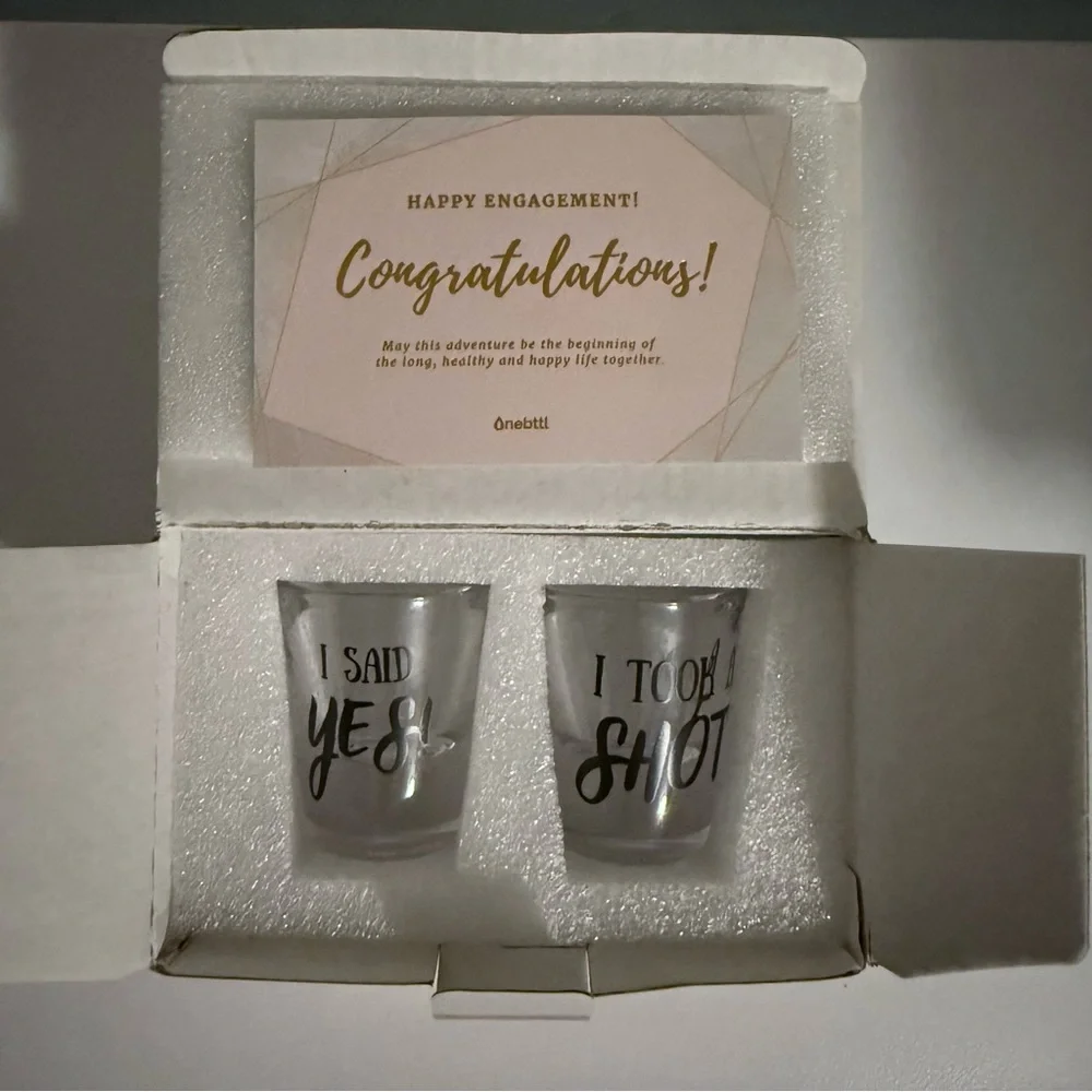 [5x$25] ⭐️ NEW 2-Pack Mr. & Mrs. Wedding Shot Glass Set Engagement Gift - NWT